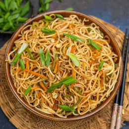 Veg Hakka Noodles-Railofy